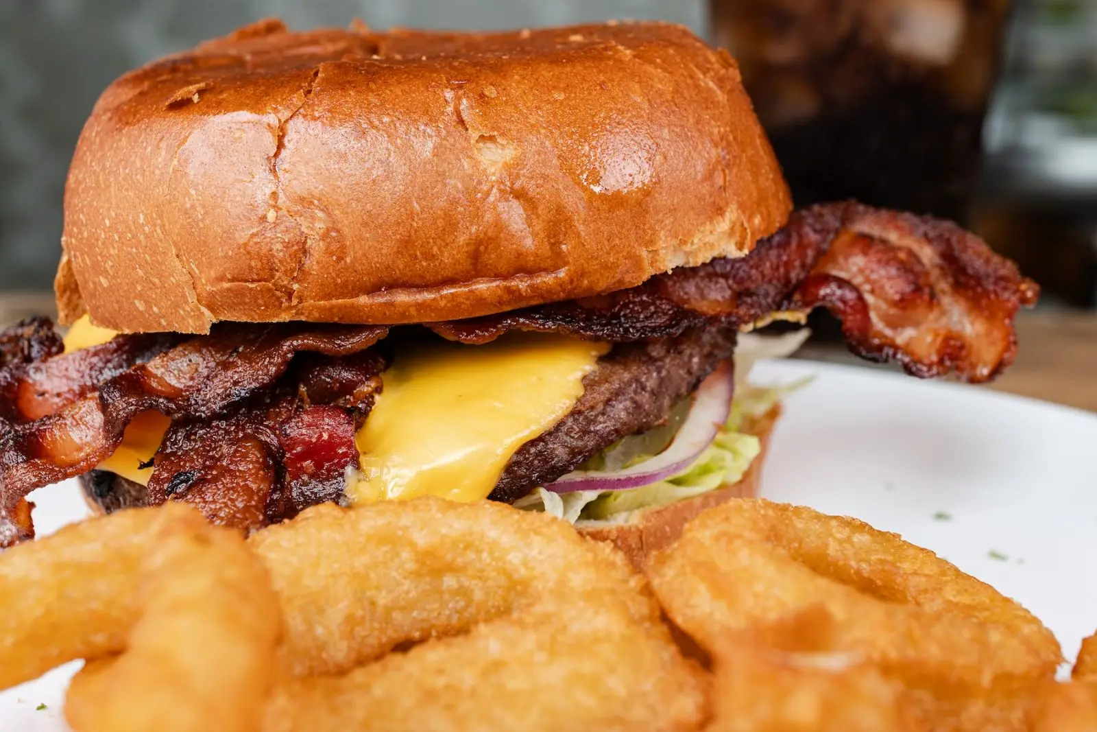 Bacon cheeseburger with onion rings