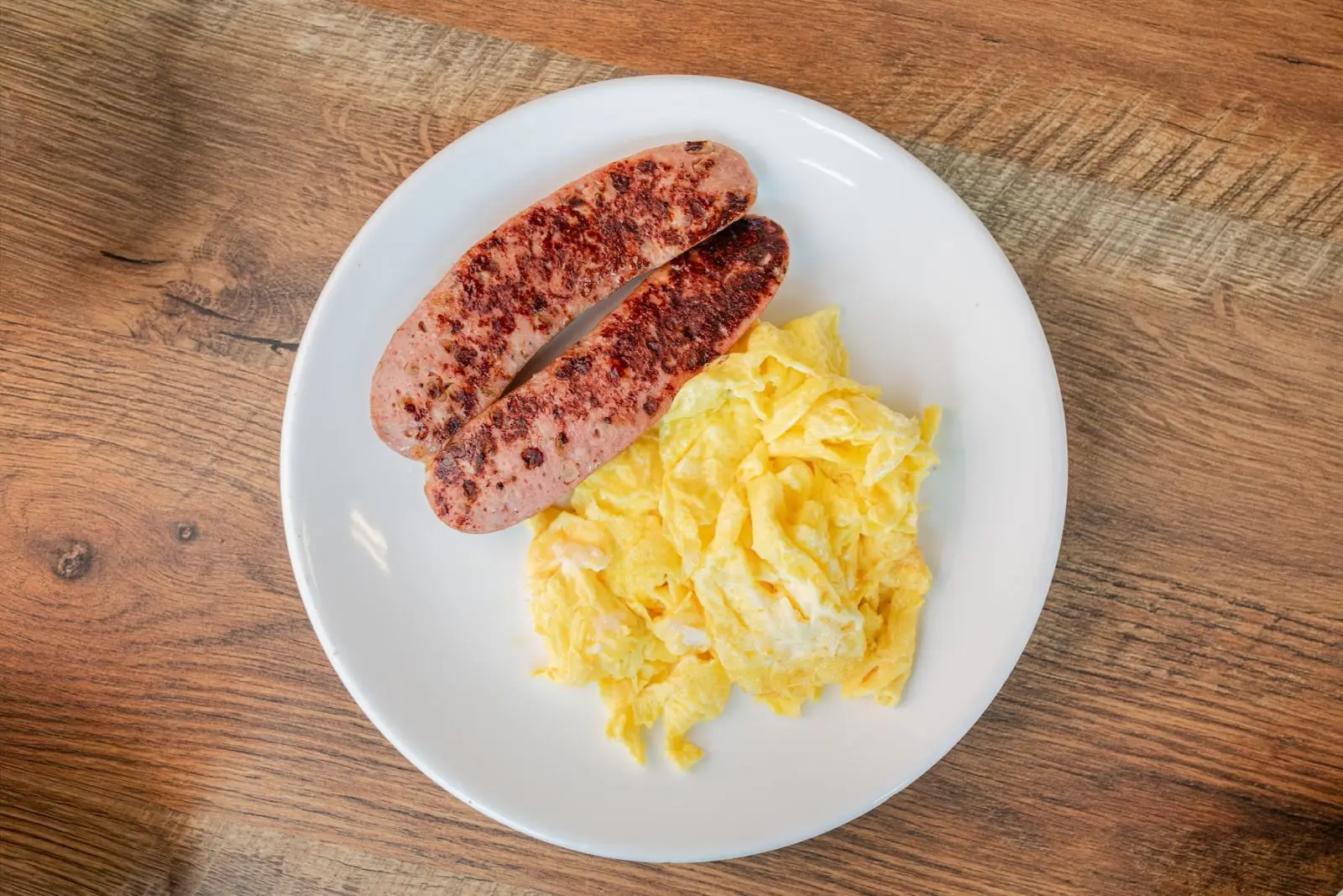 Sausage links and scrambled eggs