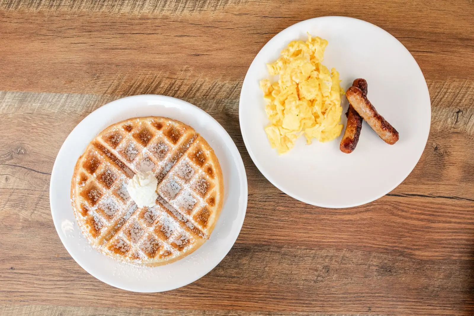 Waffle with scrambled eggs and sausage links